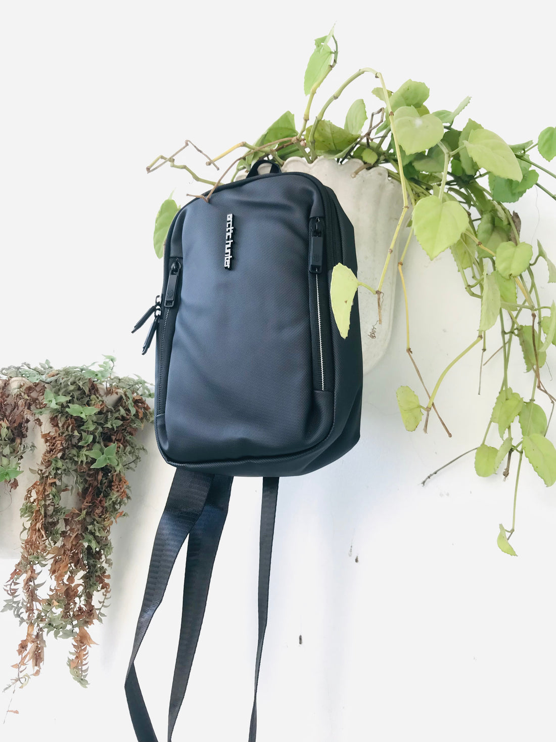 Arctic Hunter Crossbody 03